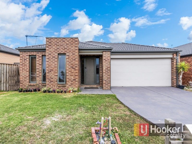 16 Pyrenees Rd, Clyde, VIC 3978