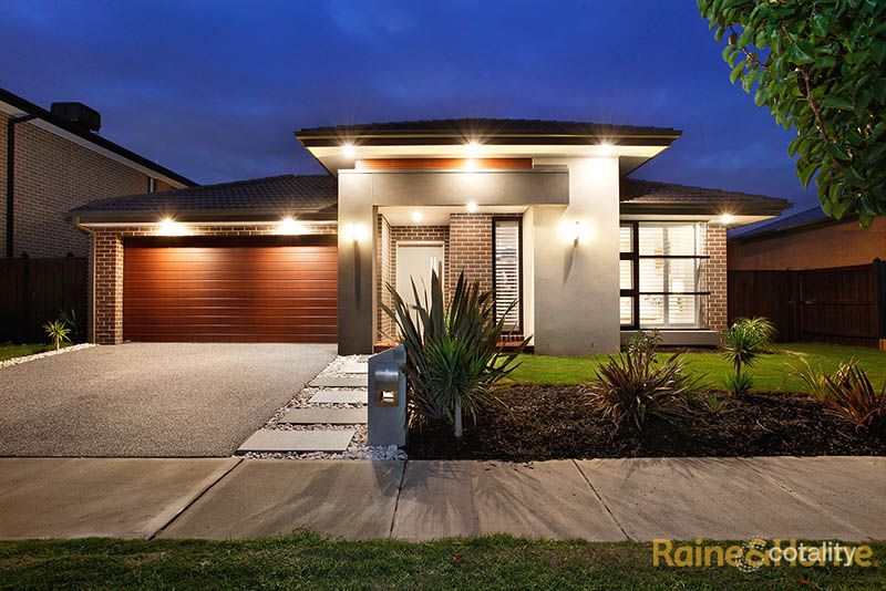 13 Serene Way, Clyde North, VIC 3978