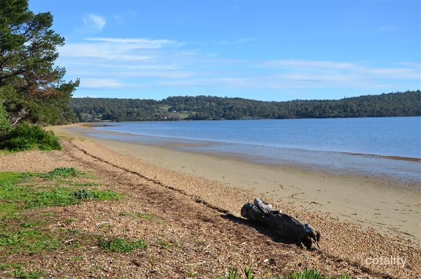 210 Paper Beach Rd, Swan Point, TAS 7275