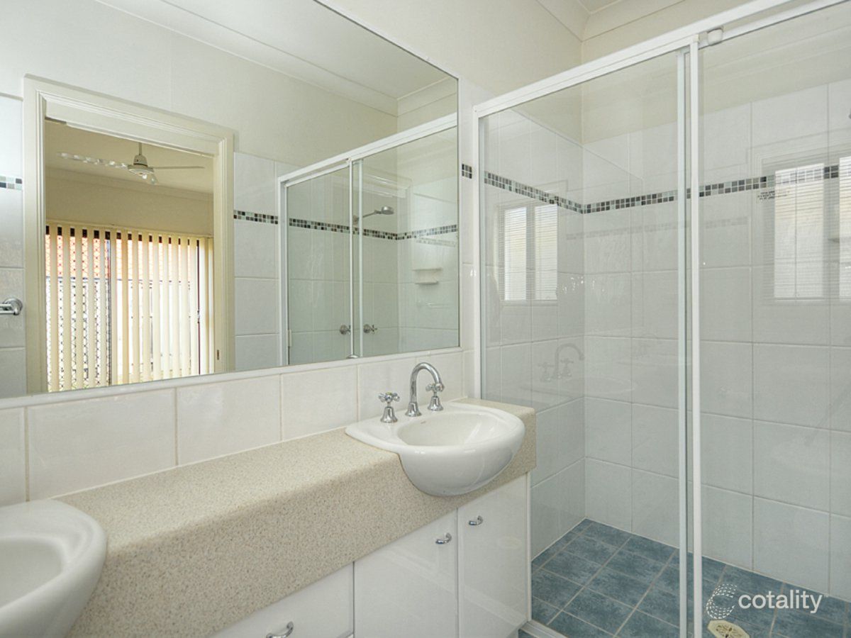 18 Palma Cres, Varsity Lakes, QLD 4227