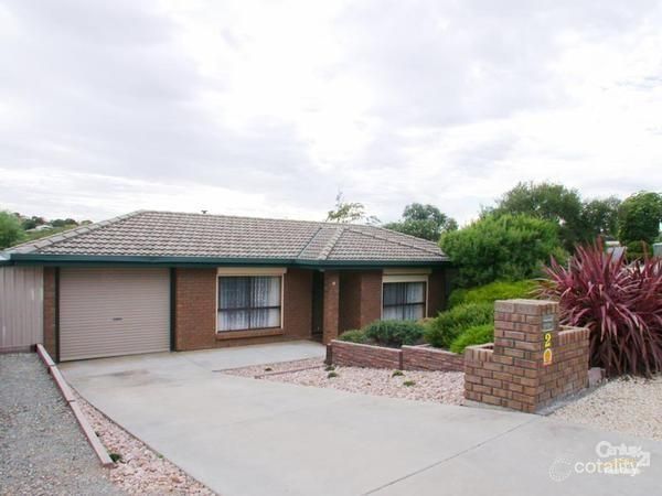 2 Glamis Ct, Noarlunga Downs, SA 5168