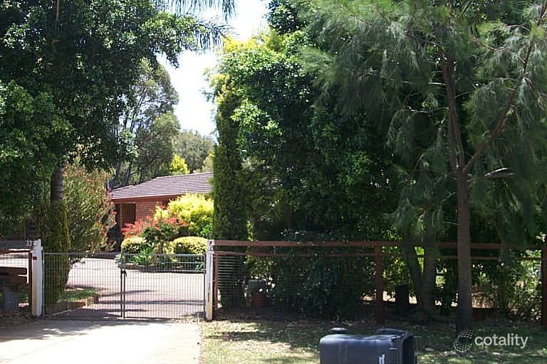 33 Lake Rd, Champion Lakes, WA 6111