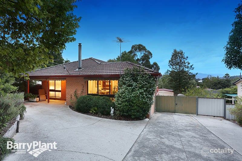 11 Victory Ave, Wandin North, VIC 3139