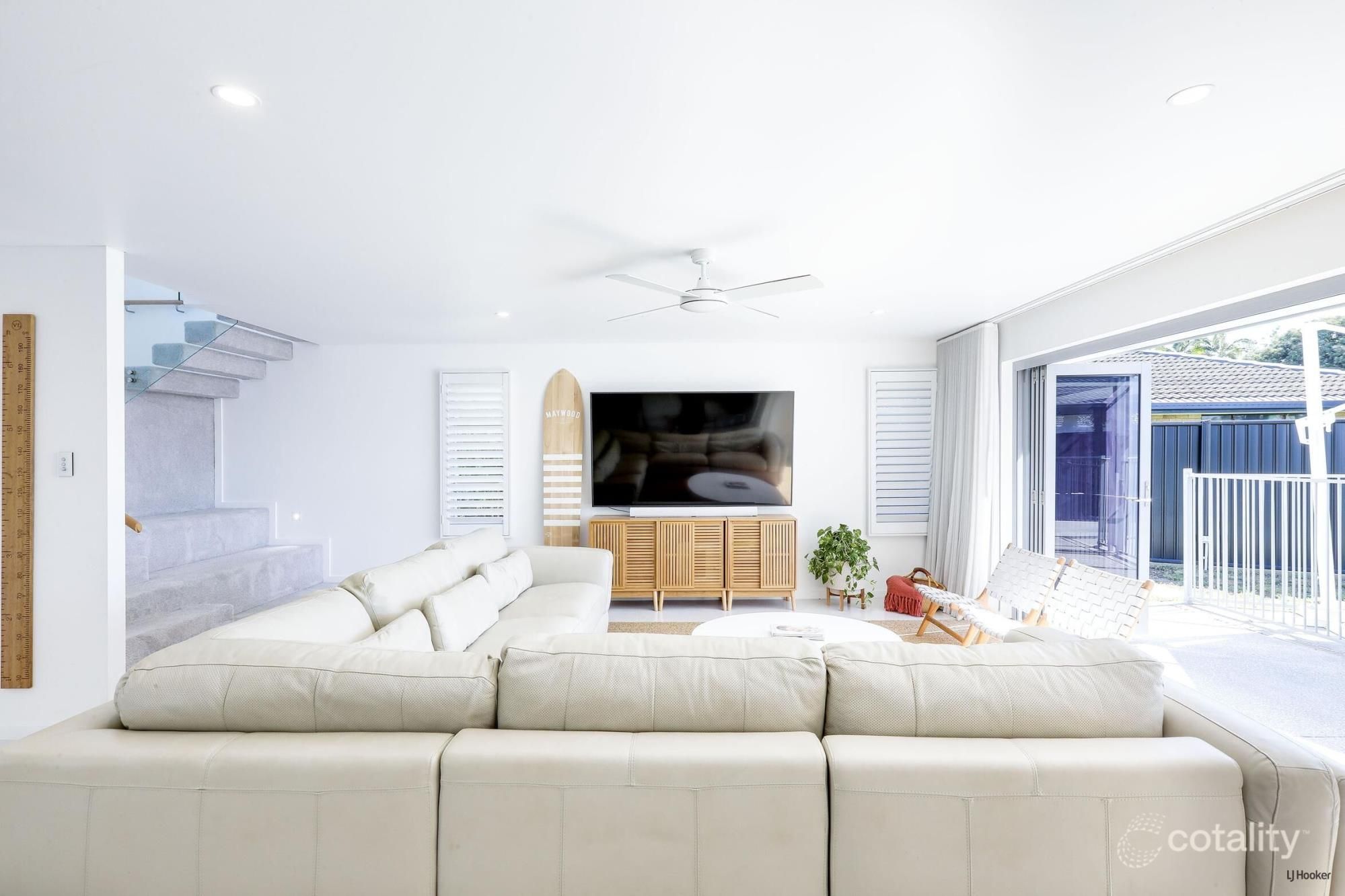 8 Myrtle Ct, Palm Beach, QLD 4221