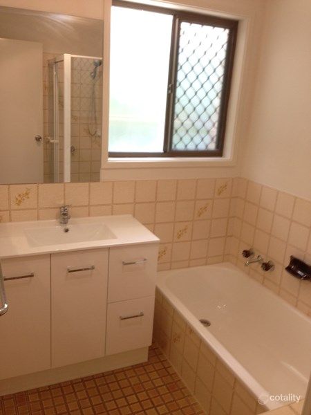 2/12 Koomooloo Ct, Mermaid Waters, QLD 4218