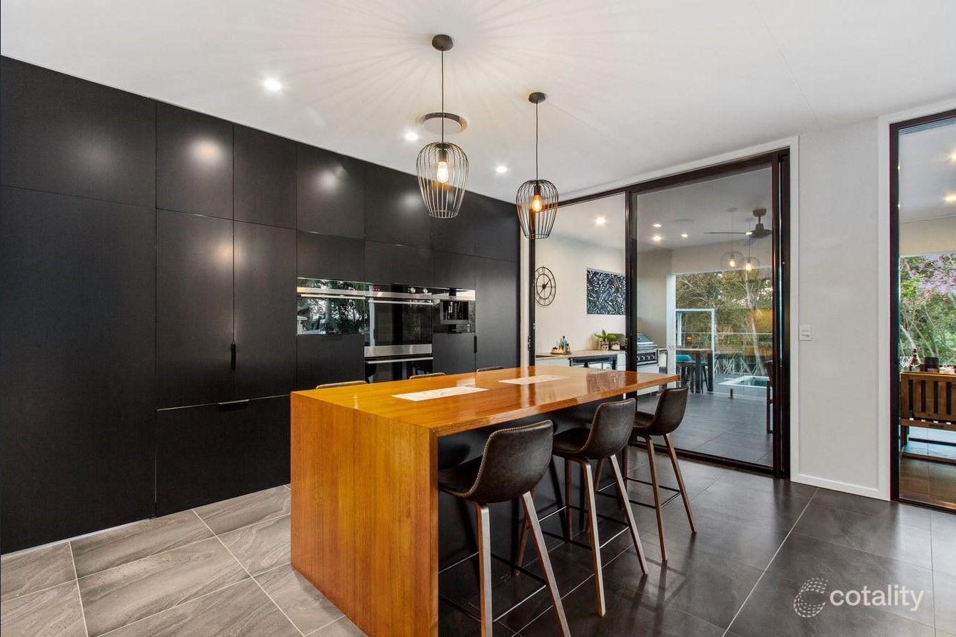 4 Edgewater Pl, Helensvale, QLD 4212