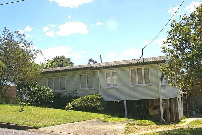 4 Cranbourne St, Chermside West, QLD 4032