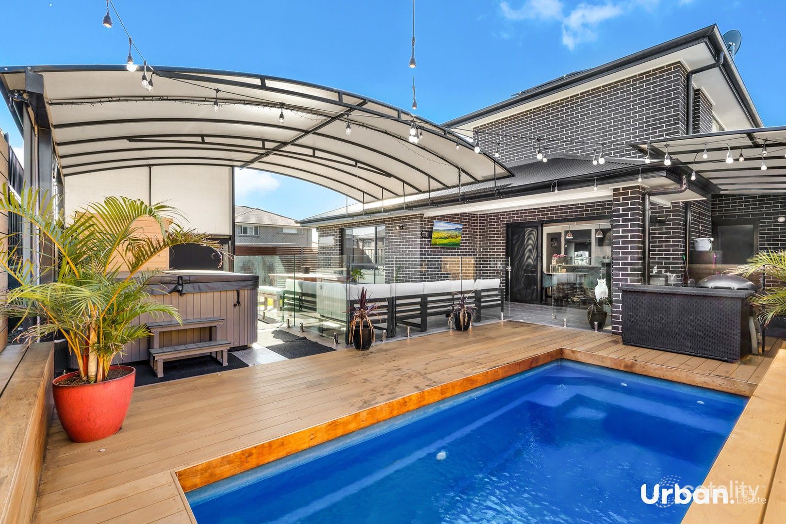 2 Masters Cct, Colebee, NSW 2761