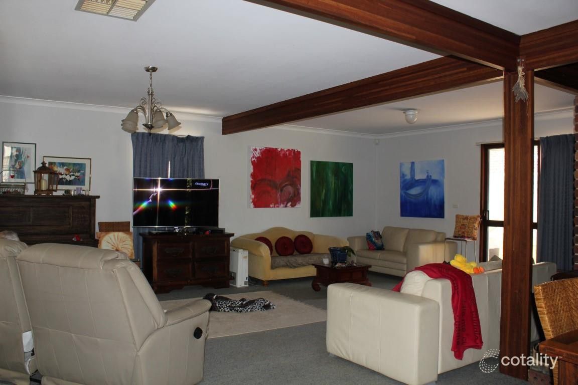 7 Ionic St, Rossmoyne, WA 6148