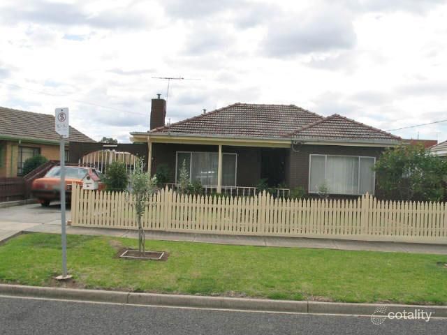 4 Riverside Ave, Avondale Heights, VIC 3034