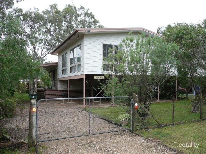 4 Fifth Pde, Raymond Island, VIC 3880