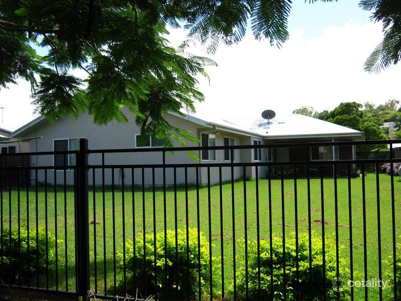 35 Frank Cowley Dr, Glenella, QLD 4740