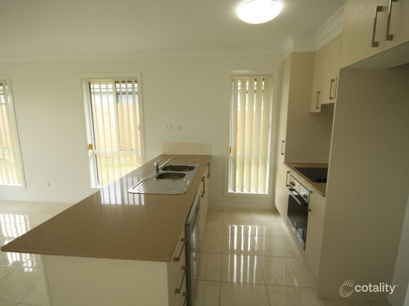 19 Oystercatcher Rd, Kirkwood, QLD 4680