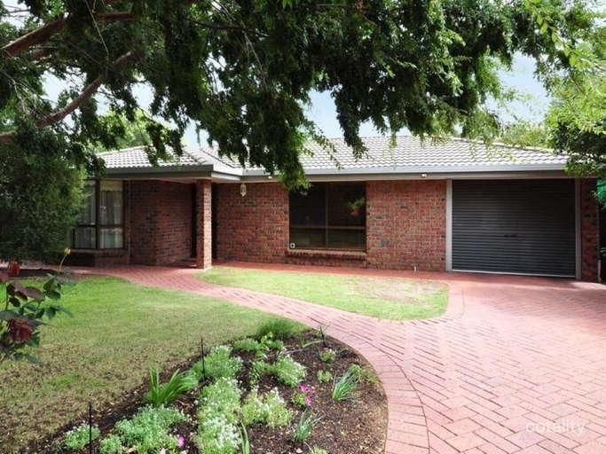 8 Balmoral Ct, Morphett Vale, SA 5162