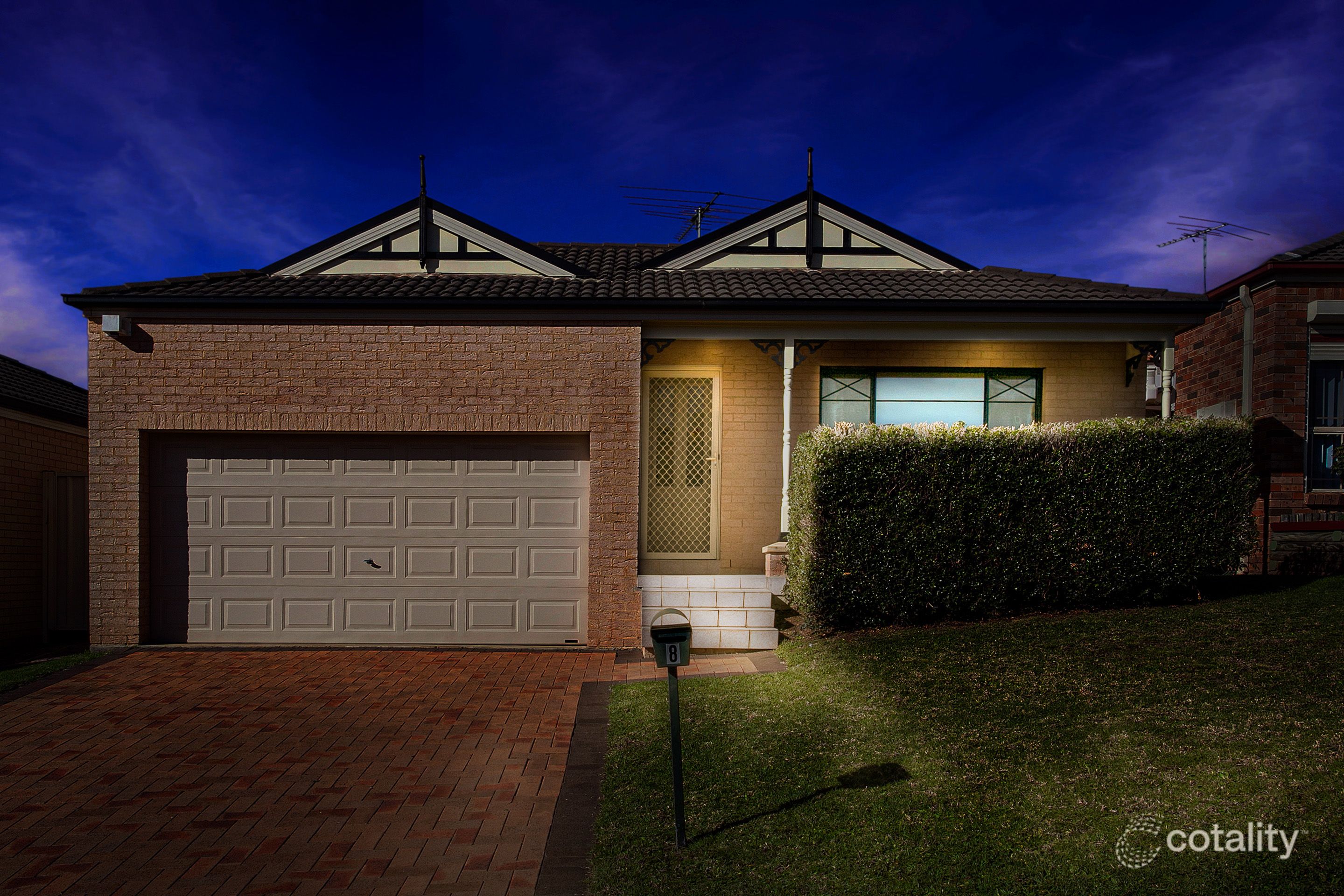 8 Blackburn Ave, West Hoxton, NSW 2171