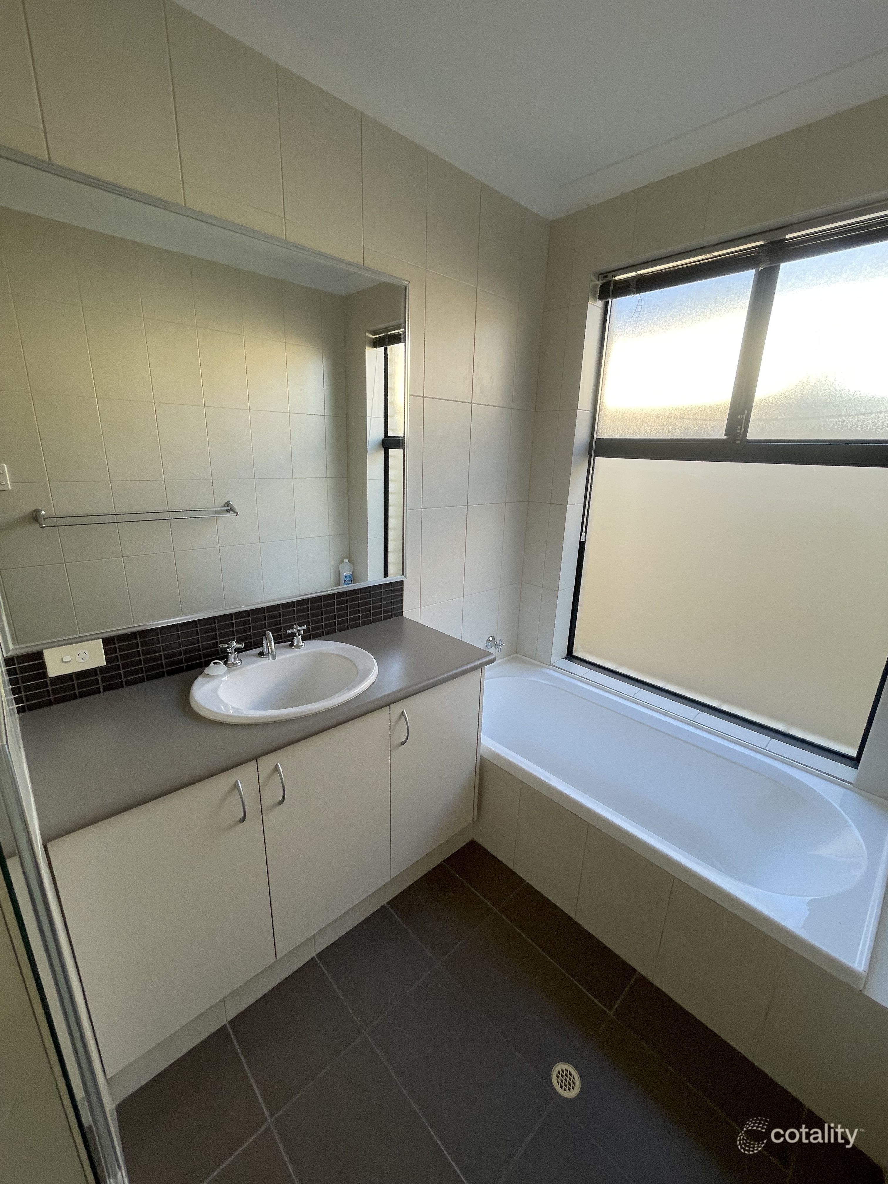 18a Olivedale Rd, Madeley, WA 6065