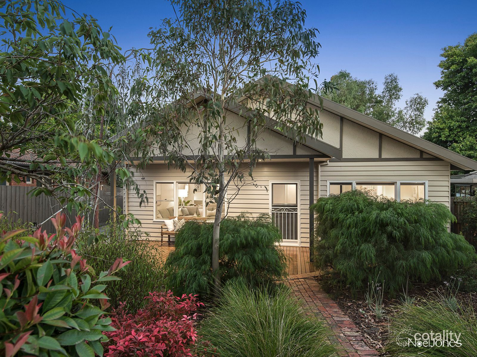 4 Nandina St, Forest Hill, VIC 3131