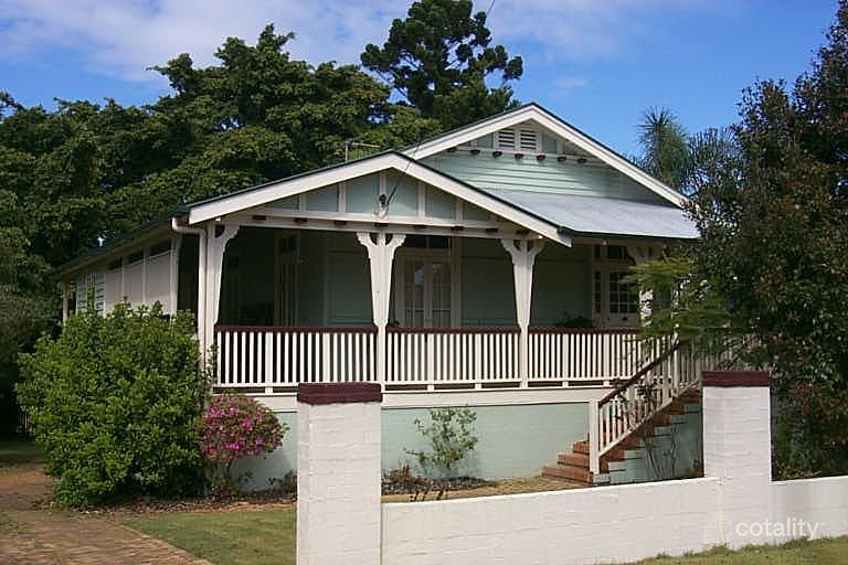 19 Real Ave, Norman Park, QLD 4170