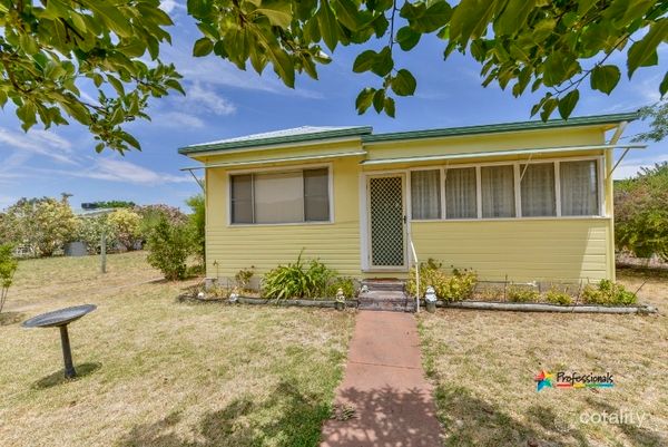 44 Chelmsford St, Kootingal, NSW 2352