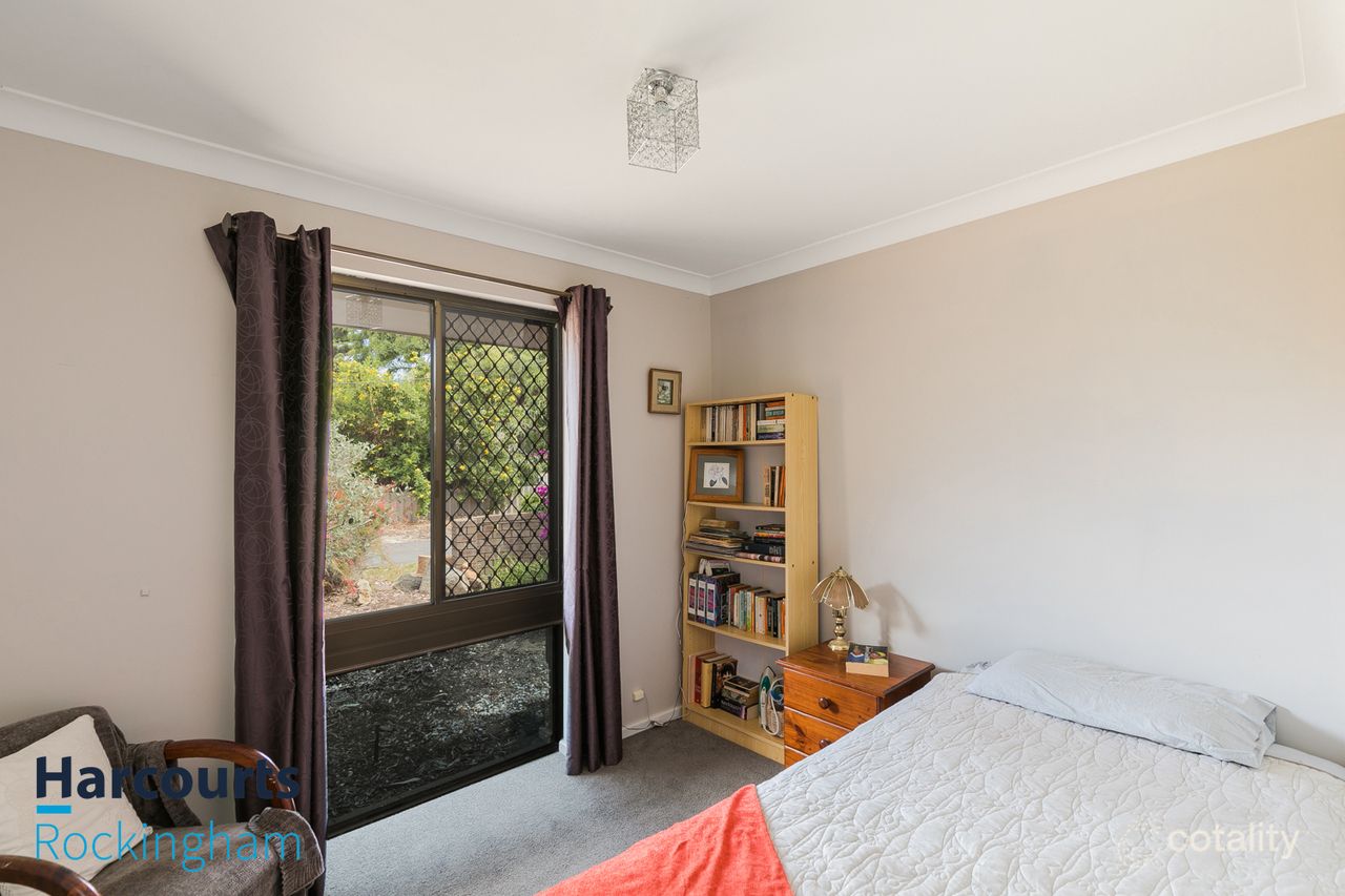 12 Cambridge Cres, Cooloongup, WA 6168