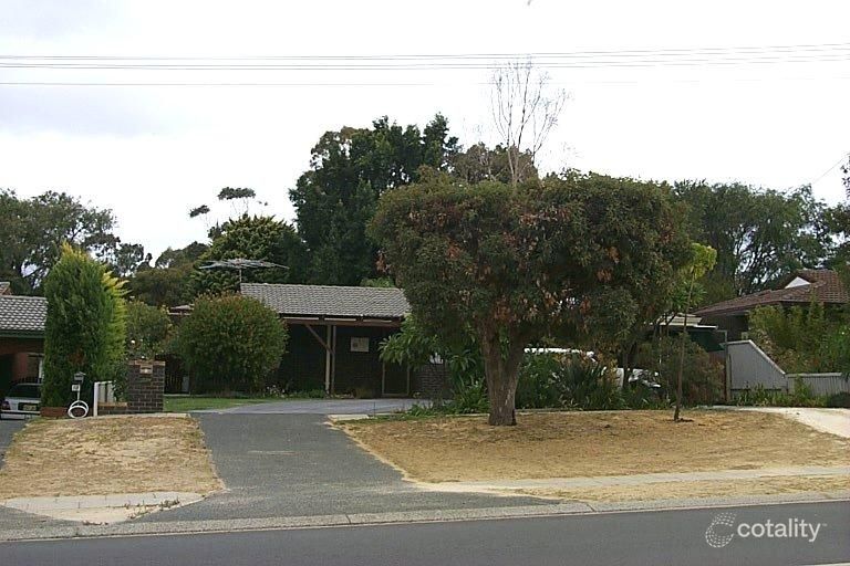 8 Craigie Dr, Craigie, WA 6025