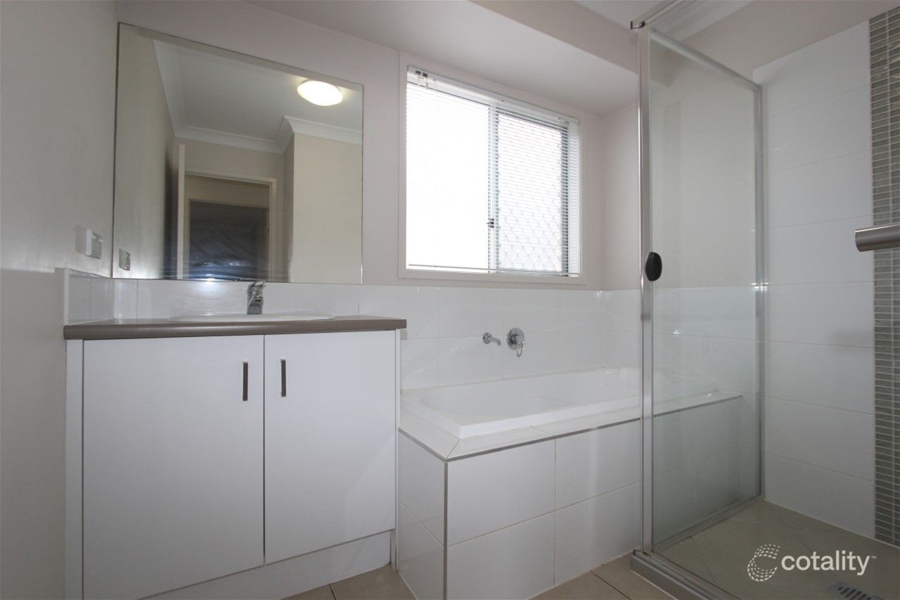 27 Parkvista Cct, Coomera, QLD 4209