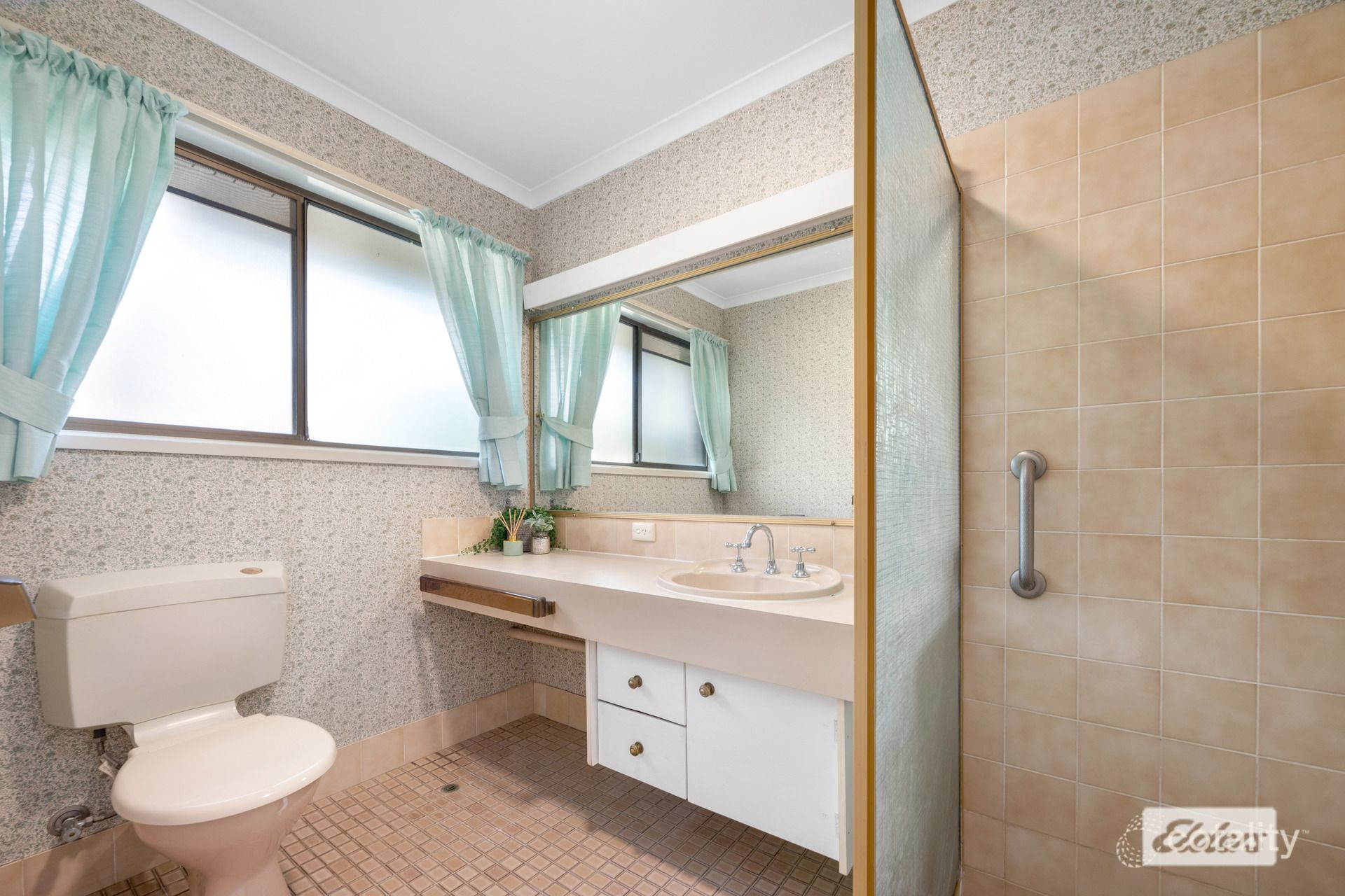 80 Chatswood Rd, Springwood, QLD 4127