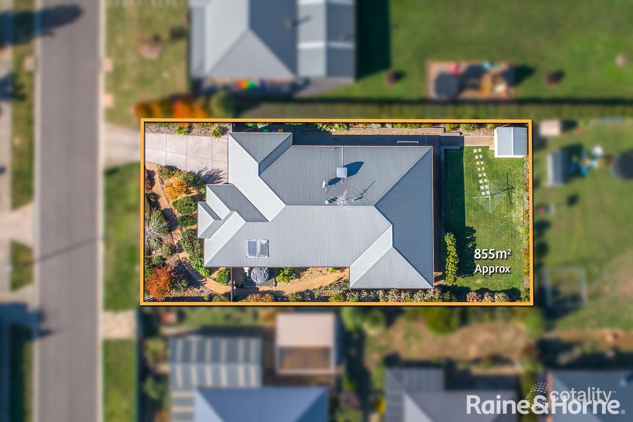 11 Francis Cres, Gisborne, VIC 3437