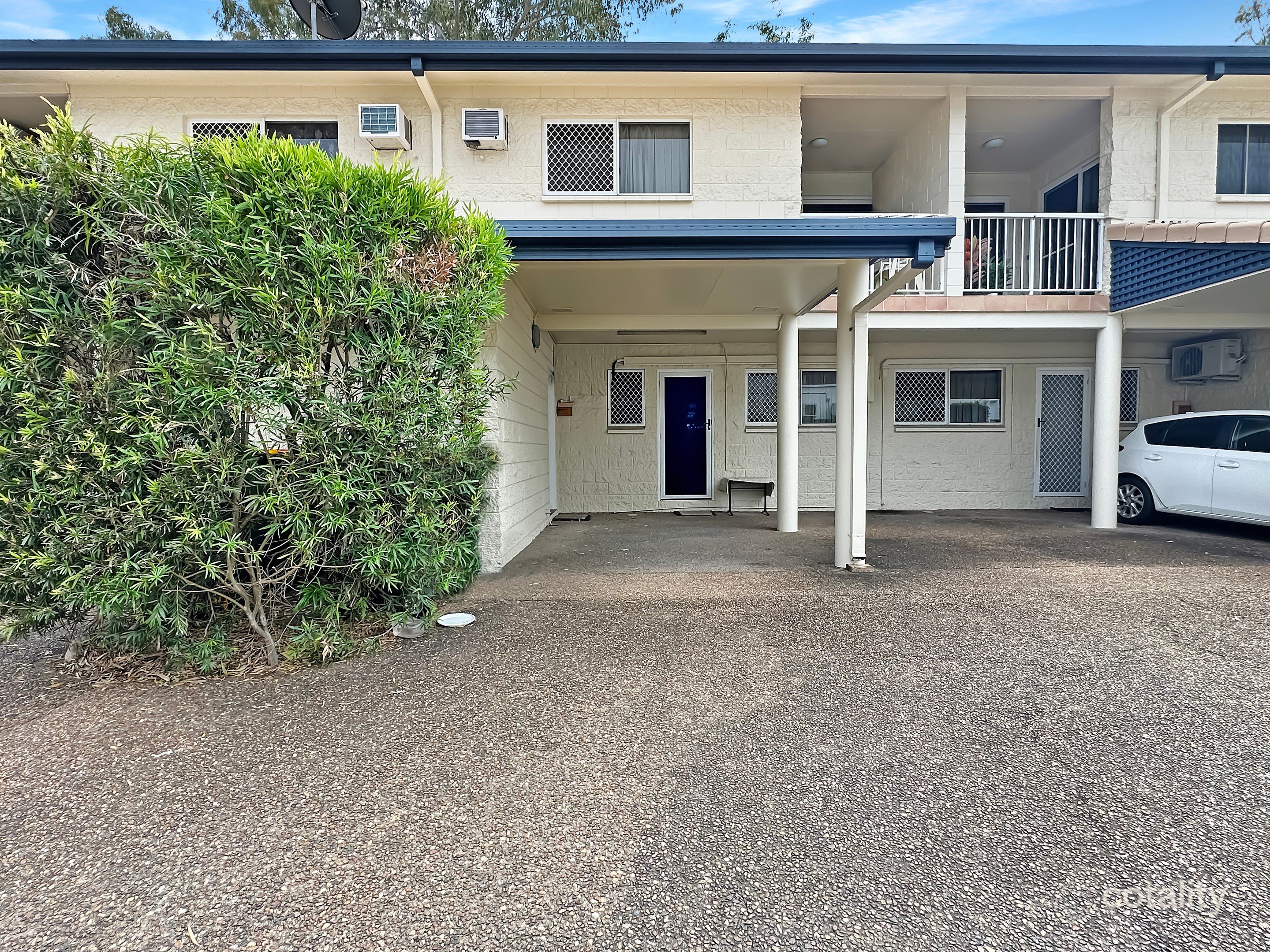 2/42 Cheyne St, Pimlico, QLD 4812