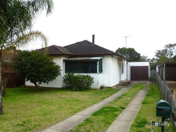 8 Warwick St, Minto, NSW 2566