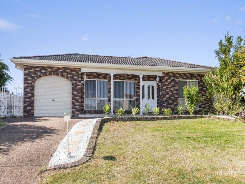 2 Thoar Pl, Claremont Meadows, NSW 2747