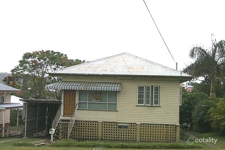 19 Kitchener St, Booval, QLD 4304
