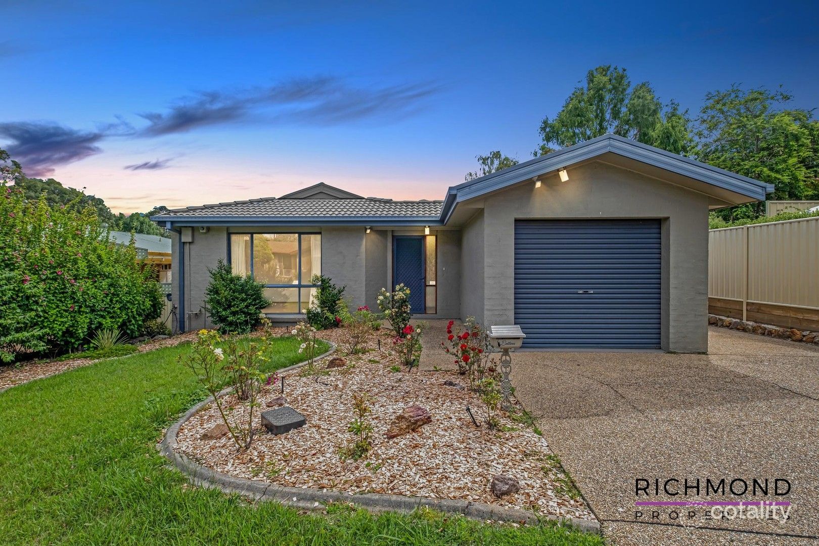 4 Alford Pl, Bonython, ACT 2905