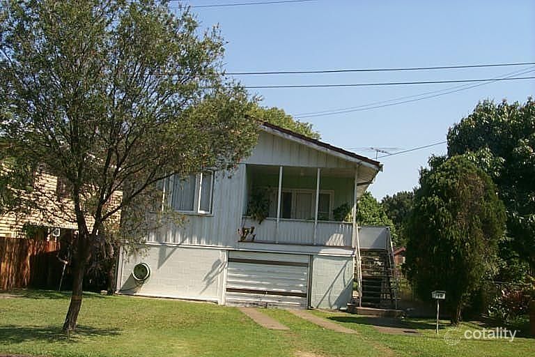 17 Turley St, Fairfield, QLD 4103