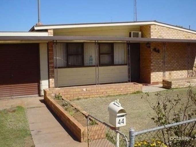 44 Aikman Cres, Whyalla Norrie, SA 5608