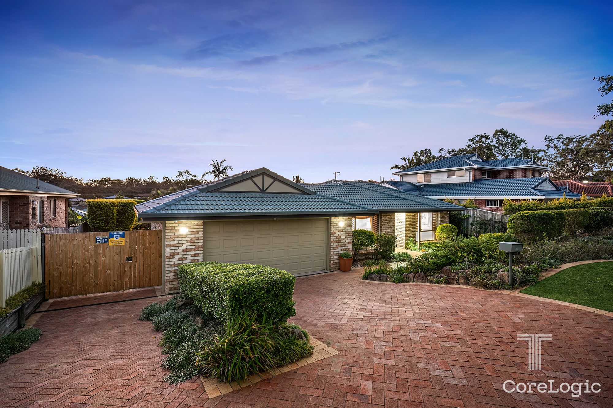 1 Engelmann Cl, Carindale, QLD 4152