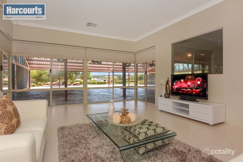 111 Sussex Bend, Lower Chittering, WA 6084