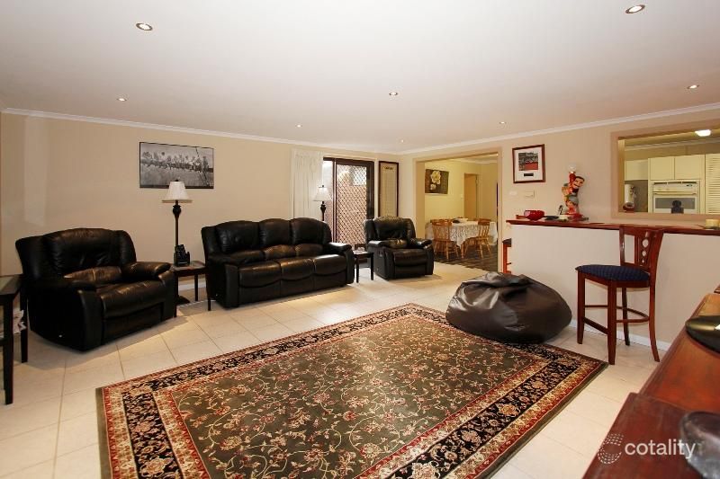 12 Sovereign Pl, Forrestfield, WA 6058