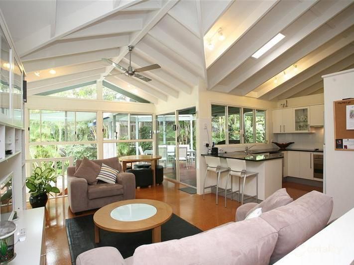 5 Robyn St, Chapel Hill, QLD 4069