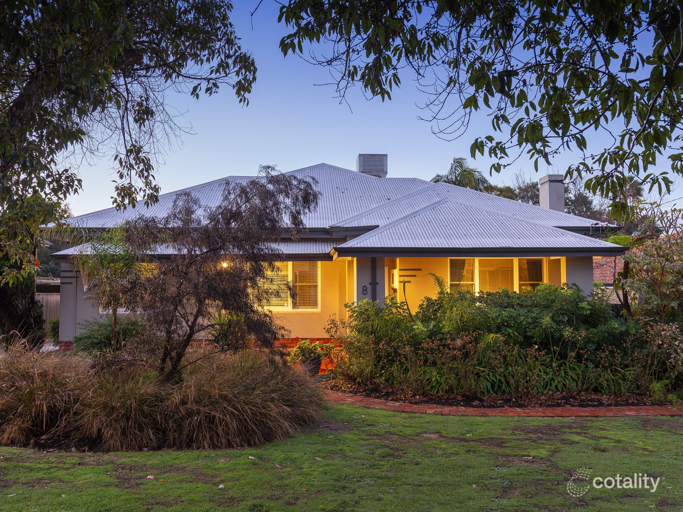 8 Todd Ave, Como, WA 6152