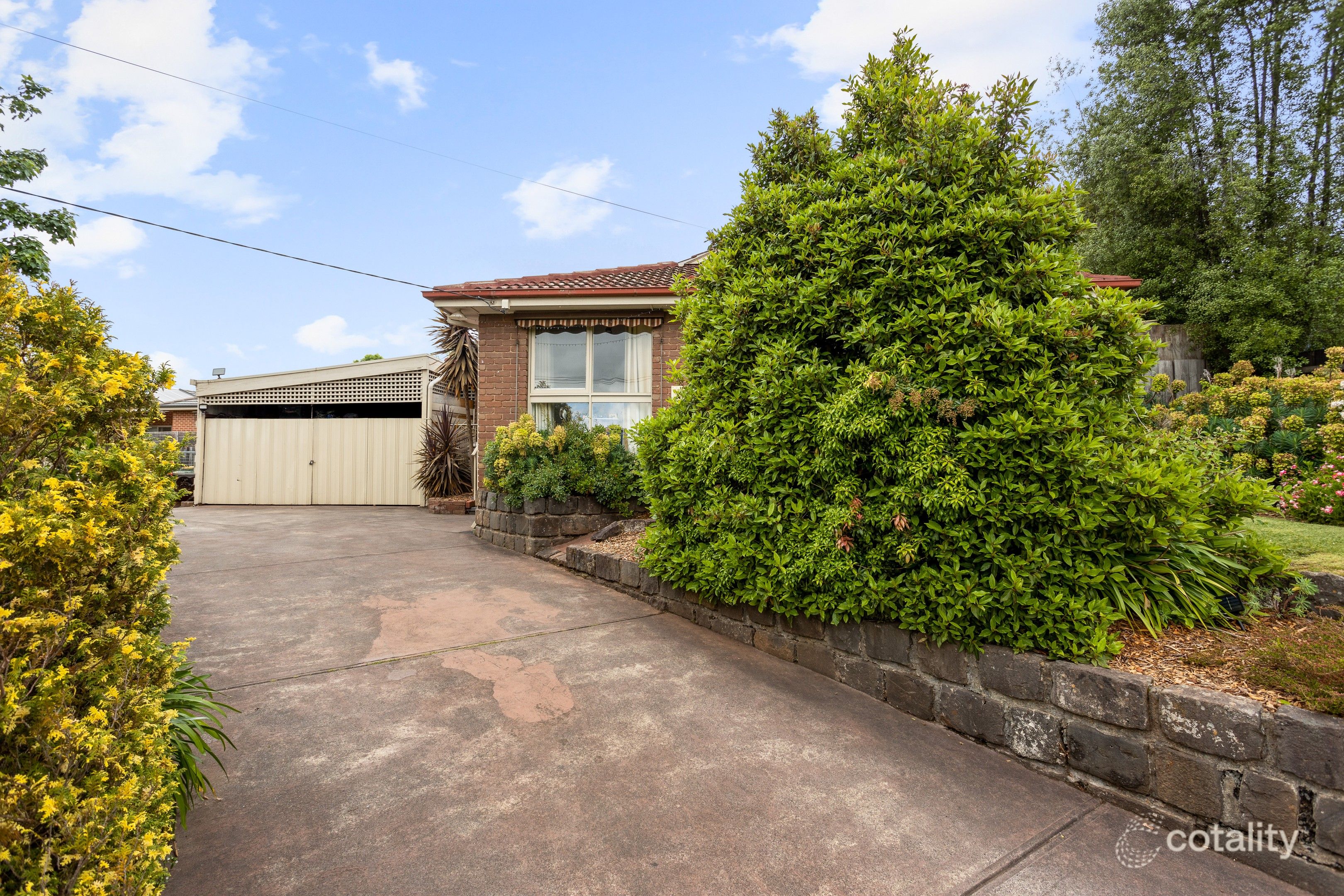 10 Greenglades Ct, Wandin North, VIC 3139