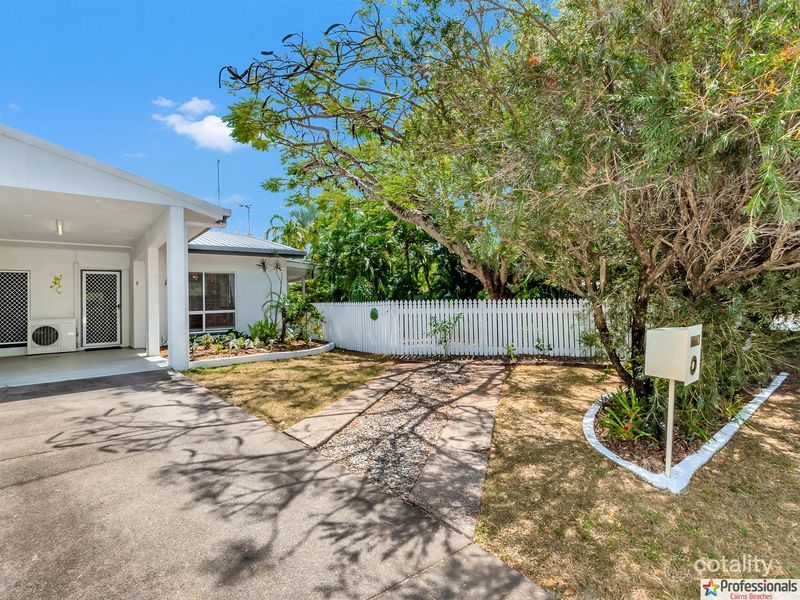 2/1 Baronia Cres, Holloways Beach, QLD 4878