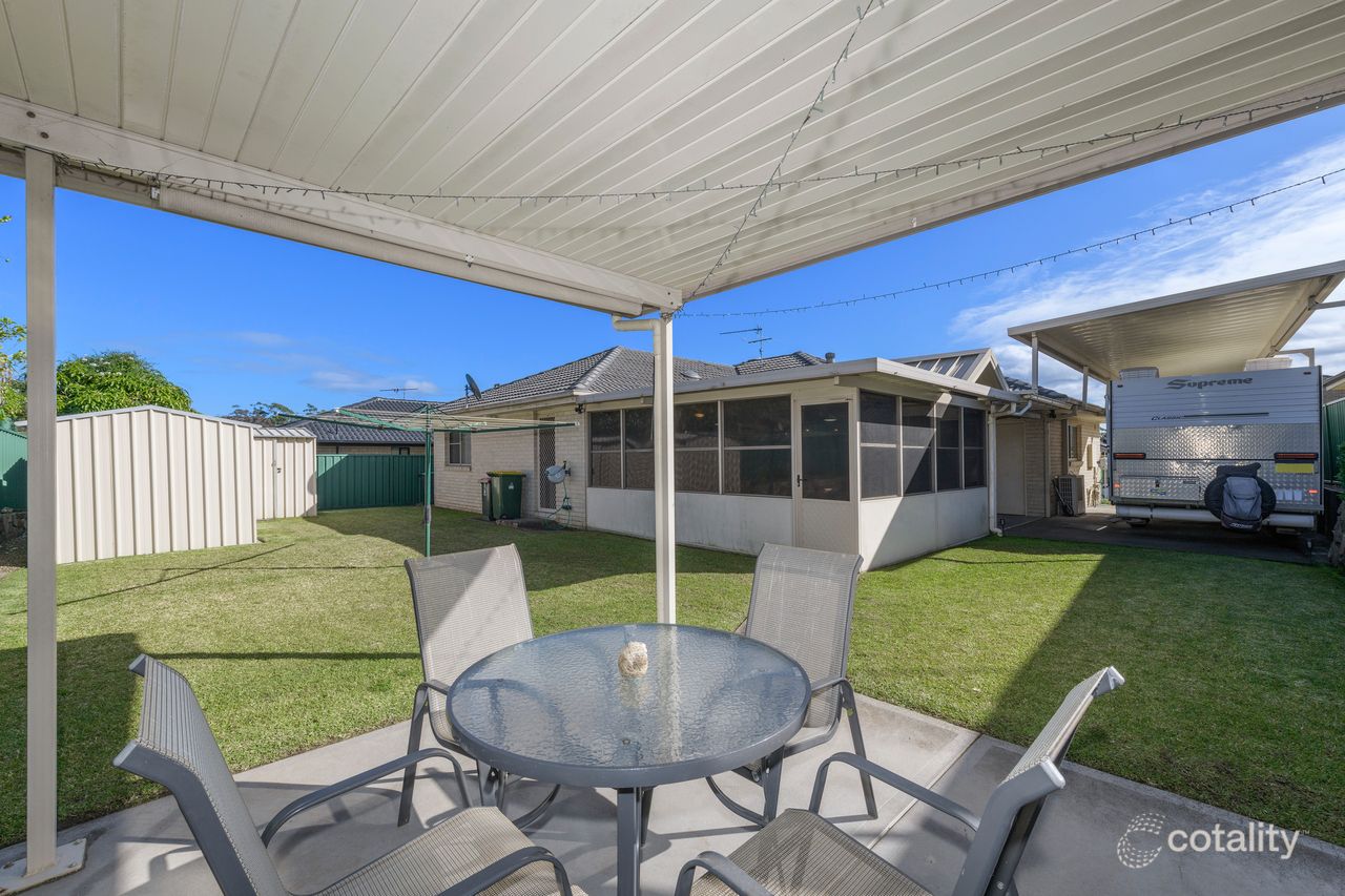 17 Basswood Cres, Fletcher, NSW 2287