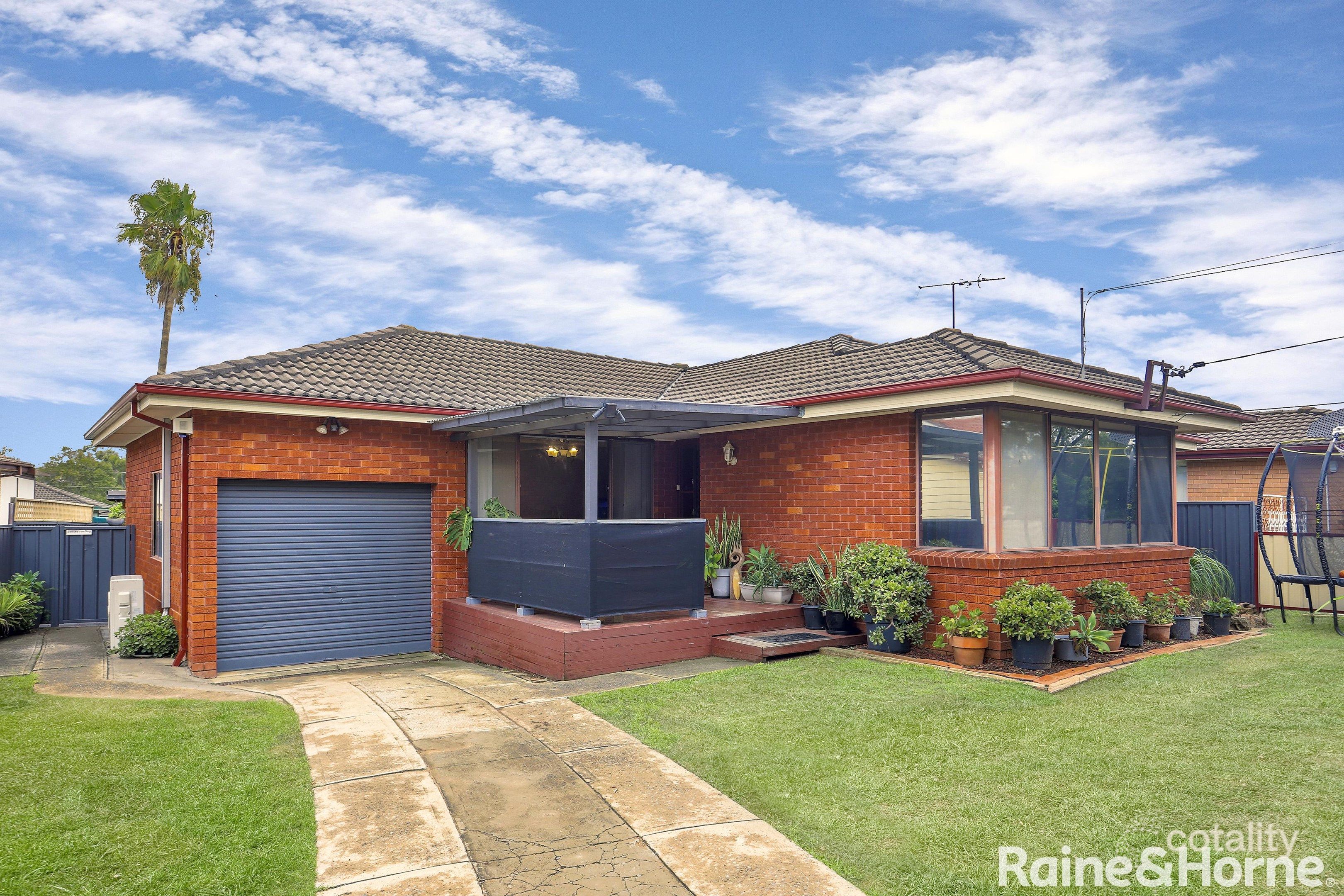 42 Talmiro St, Whalan, NSW 2770
