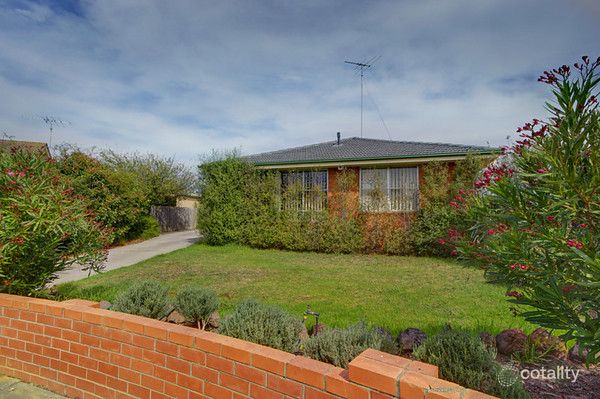 1/6 Solomon Ct, Breakwater, VIC 3219