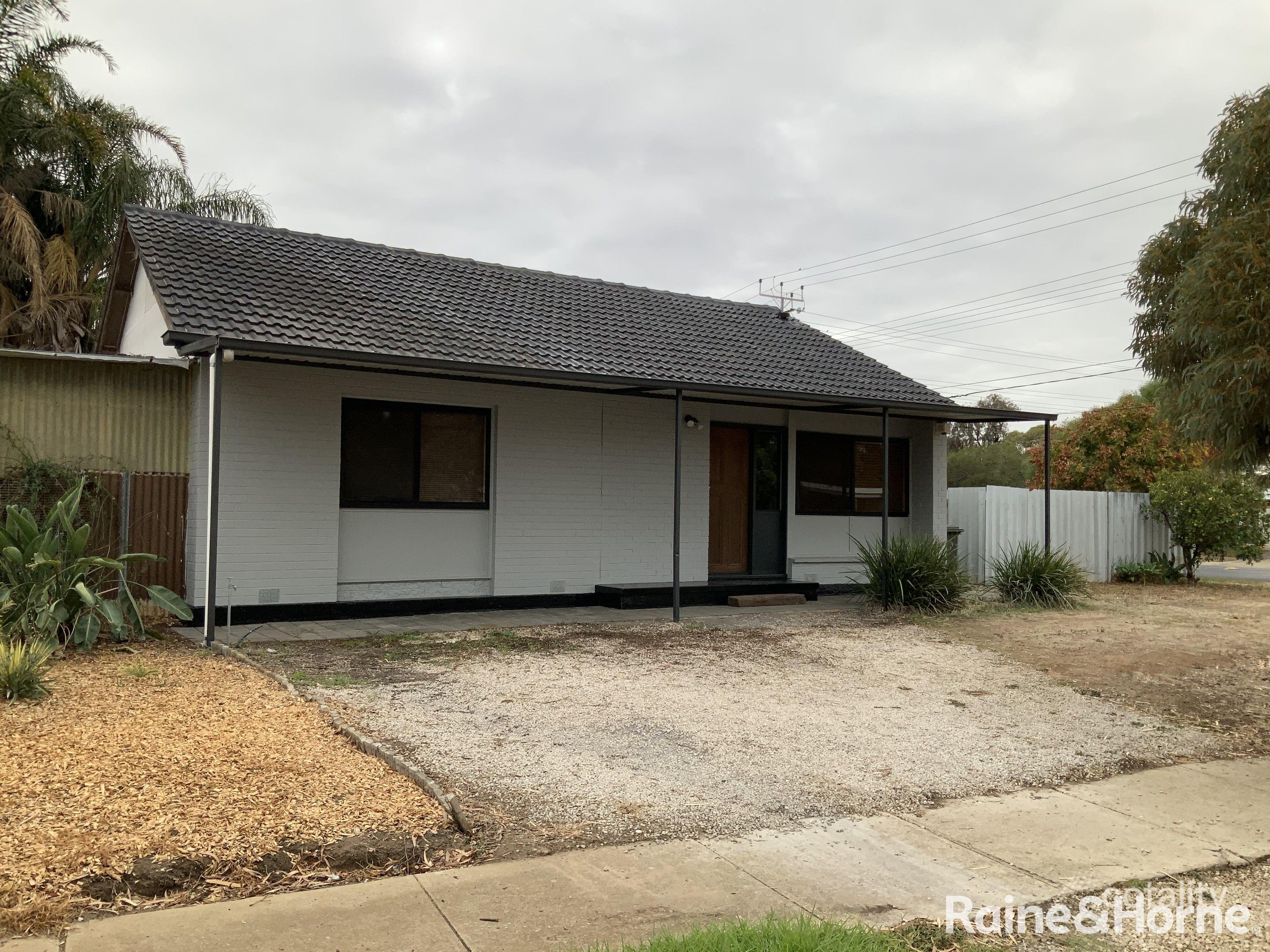18 Taylor St, Parafield Gardens, SA 5107