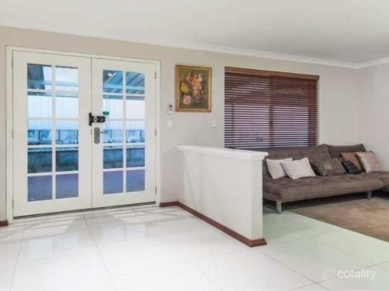 11 Regent Ct, Cockburn Central, WA 6164
