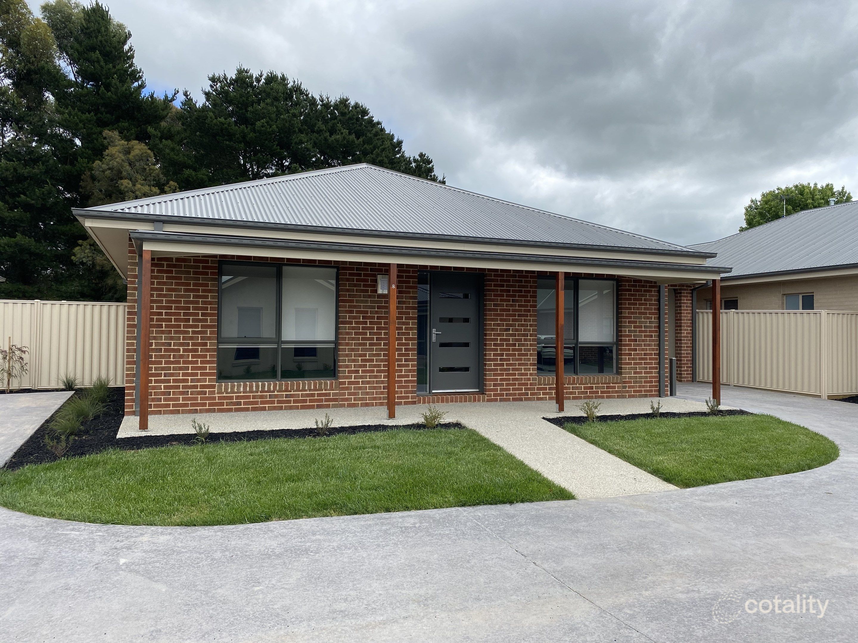 8/1 Roger St, Romsey, VIC 3434