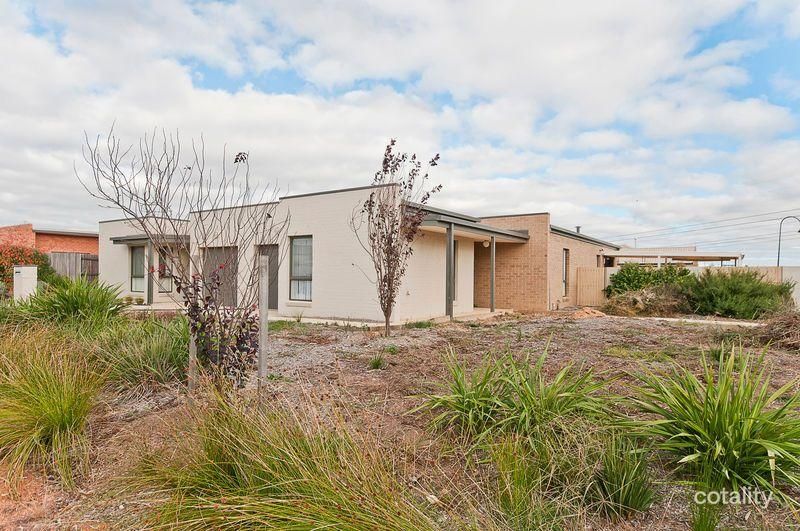 94 Eccles Cct, Macgregor, ACT 2615