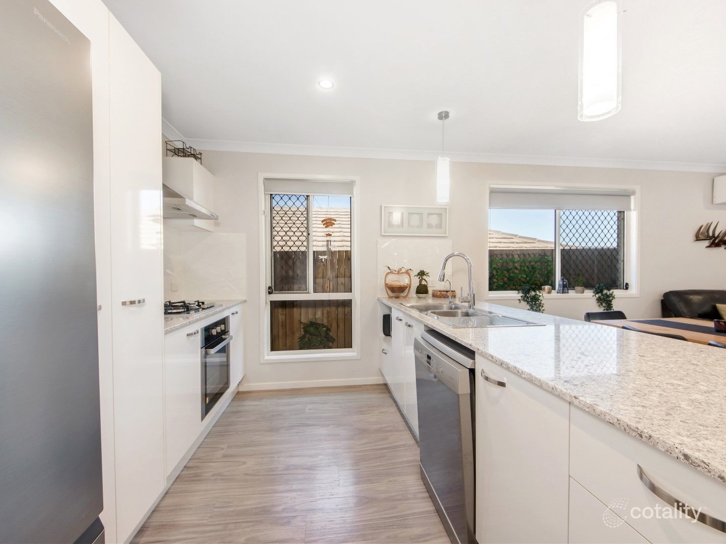 8 Pintail Cct, Deebing Heights, QLD 4306